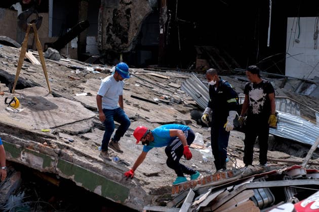 Coiombia Earthquake Aftermath People gather outside collapsed buildings in Cali, Colombia on August 12, 2026 to aid in several rescue labors after a 7,4 magnitude earthquake that struck the cities of Quibdo, Cali, Pereira and Manizales leaving more than 200 casualties past august 10. Cali Valle del Cauca Colombia Copyright: xMartinxStevenxAngelx