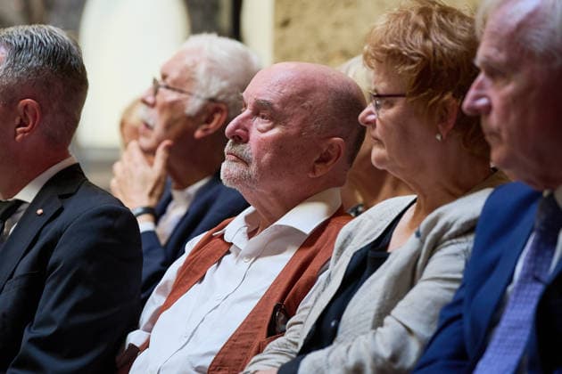 On the 65th anniversary of the construction of the Berlin Wall, the victims of Germany’s division were commemorated at a central memorial service on Bernauer Strasse in Berlin-Mitte. Photo from August 13, 2026, Pictured: Pastor Rainer Eppelmann (center) and other guests in the Chapel of Reconciliation. Around 120 guests fr Copyright: epd-bildx xChristianxDitsch D26D0813GottesdienstMauerbau110719