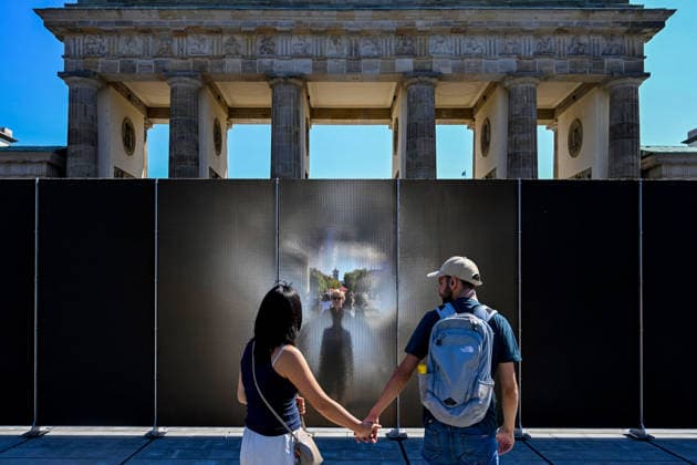 History: German Division, Border, Construction of the Wall, Commemoration, Tourism, Travel, August 13, 2026, Berlin, Brandenburg Gate, 65th Anniversary of the Construction of the Wall, Temporary Memorial Site with Installations and Exhibitions: A 30-meter-long installation, located where the Wall once stood, makes the physical presence of the former border v