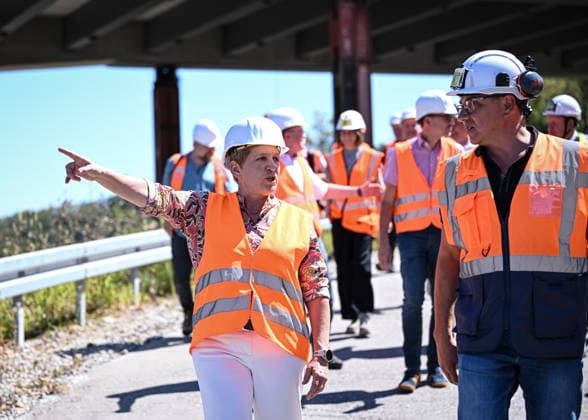 Horb, Freudenstadt District, August 13, 2026—Baden-Württemberg’s Minister of Transportation Nicole Razavi (CDU) visits the construction site of the Neckar Valley Bridge on Federal Highway 32 over the Neckar Valley near Horb. Minister of Transportation Nicole Razavi (left), CDU, and Project Manager Jörg Pfeifle (right), Karlsruhe Regional Council