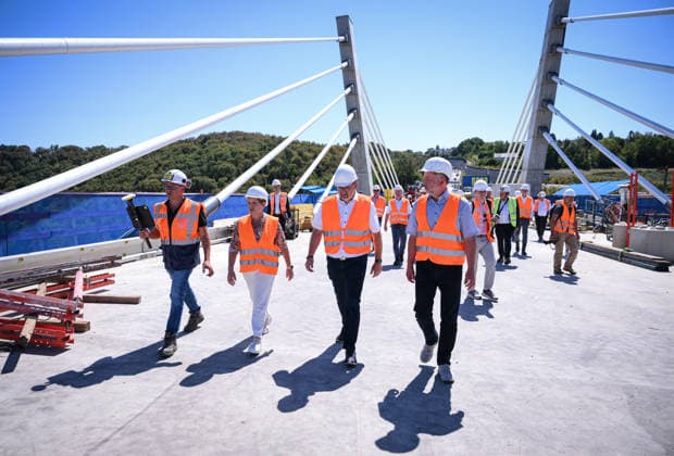 Horb, Freudenstadt District, August 13, 2026—Baden-Württemberg’s Minister of Transportation, Nicole Razavi (CDU), visits the construction site of the Neckar Valley Bridge on Federal Highway 32 spanning the Neckar Valley near Horb. Overview: Project Manager Jörg Pfeifle, Karlsruhe Regional Council; Transportation Minister Nicole Razavi (CD