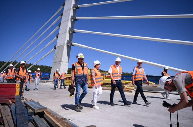 Horb, Freudenstadt District, August 13, 2026—Baden-Württemberg’s Minister of Transportation, Nicole Razavi (CDU), visits the construction site of the Neckar Valley Bridge on Federal Highway 32 spanning the Neckar Valley near Horb. Overview: Project Manager Jörg Pfeifle, Karlsruhe Regional Council; Transportation Minister Nicole Razavi (CD