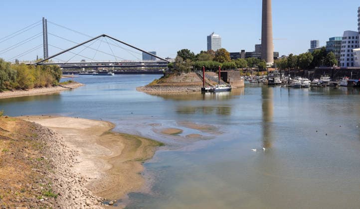 August 13, 2026, Germany, North Rhine-Westphalia, Weather, Heat, Rivers, Low Water Levels, Drought, Due to the heat, the water level of the Rhine in Düsseldorf s Medienhafen has dropped significantly; Rhine Tower, Gehry Building, Germany Copyright: xD.xKerlekin SnowfieldxPhotographyx SF130826HafenD4