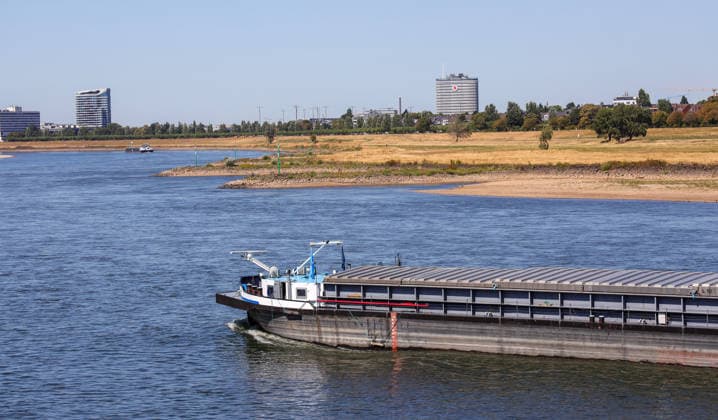 August 13, 2026, Germany, North Rhine-Westphalia, Weather, Heat, Rivers, Low Water Levels, Drought, Due to the heat, the water level of the Rhine in Düsseldorf has dropped significantly, which is becoming increasingly problematic for ships, Germany Copyright: xD.xKerlekin SnowfieldxPhotographyx SF130826RheinD6