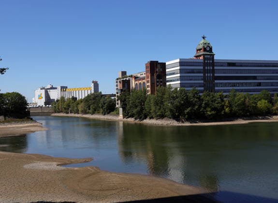 August 13, 2026, Germany, North Rhine-Westphalia, Weather, Heat, Rivers, Low Water Levels, Drought, Due to the heat, the water level of the Rhine in Düsseldorf has dropped significantly, which is becoming increasingly problematic for ships, Germany Copyright: xD.xKerlekin SnowfieldxPhotographyx SF130826RheinD9