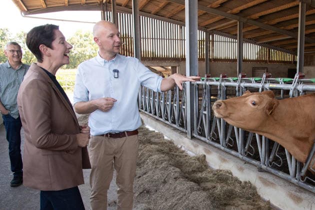 Farmer Heiner KEIL in conversation with Silke GORISSEN, Gorißen, CDU, Minister of Agriculture and Consumer Protection for the State of North Rhine-Westphalia, in front of a barn with cattle, Silke GORISSEN, Gorißen, CDU, Minister of Agriculture and Consumer Protection for the State of North Rhine-Westphalia, visits the Keil farm in Reken as part of her NRW is gut t