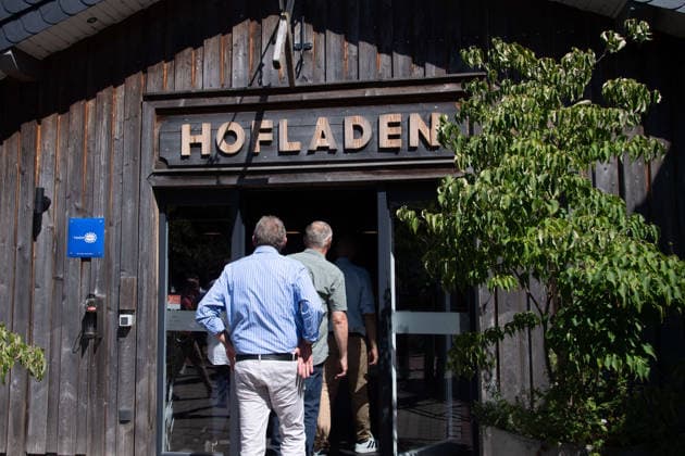 People enter the farm store, Feature, Stock photo, Background image, Silke GORISSEN, GorißÂüen, CDU, Minister of Agriculture and Consumer Protection for the State of North Rhine-Westphalia, visits the Keil Farm in Reken as part of her NRW is s t gut tour, August 13, 2026