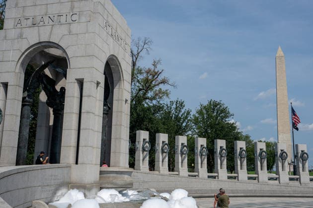 August 13, 2026, Washington, District of Columbia, United States: Vandals poured bubble soap and painted graffiti on the World War II Memorial in Washington, D.c. on August 13, 2026. Washington United States  - ZUMAl312 20260813_znp_l312_011 Copyright: xAndrewxLeydenx