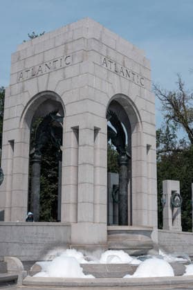 August 13, 2026, Washington, District of Columbia, United States: Vandals poured bubble soap and painted graffiti on the World War II Memorial in Washington, D.c. on August 13, 2026. Washington United States - ZUMAl312 20260813_znp_l312_008 Copyright: xAndrewxLeydenx