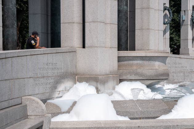 August 13, 2026, Washington, District of Columbia, United States: Vandals poured bubble soap and painted graffiti on the World War II Memorial in Washington, D.c. on August 13, 2026. Washington United States - ZUMAl312 20260813_znp_l312_010 Copyright: xAndrewxLeydenx