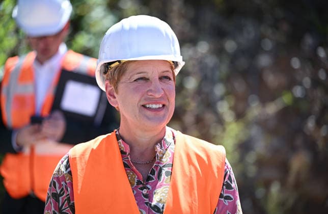 Horb, Freudenstadt District, August 13, 2026—Baden-Württemberg’s Minister of Transportation, Nicole Razavi (CDU), visits the construction site of the Neckar Valley Bridge on Federal Highway 32, which spans the Neckar Valley near Horb.