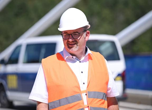 Horb, Freudenstadt District, August 13, 2026—Baden-Württemberg’s Minister of Transportation, Nicole Razavi (CDU), visits the construction site of the Neckar Valley Bridge on Federal Highway 32 over the Neckar Valley near Horb. Andreas Junt, District Administrator of the Freudenstadt District