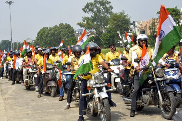 RECORD DATE NOT STATED GHAZIABAD, INDIA - AUGUST 13: Civil Defense personnel during a Tiranga bike rally organised by the district administration along with Civil Defence and Uttar Pradesh Police as part of the nationwide Har Ghar Tiranga campaign ahead of 80th Independence Day on August 13, 2026 in Ghaziabad, India. (Photo by Sakib Ali Hindustan Times) Ghaziabad Police Personnel Take Out Tiranga Bike Rally Ahead Of Independence Day