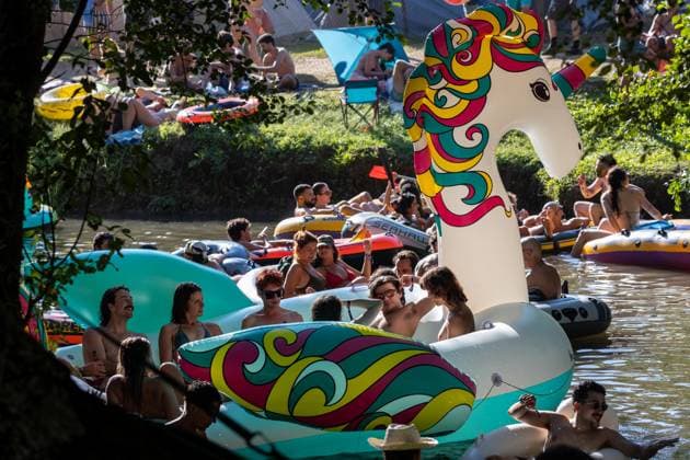 Couraíso - The River at Vodafone Paredes de Coura 2026 in Portugal - 13 Aug Festivalgoers gather on inflatable rafts at the river Coura known locally as Couraíso during the daytime at Vodafone Paredes de Coura. Paredes de Coura Portugal Copyright: xDiogoxBaptistax xSOPAxImagesx DB_PDCRiver20260813PDC_012