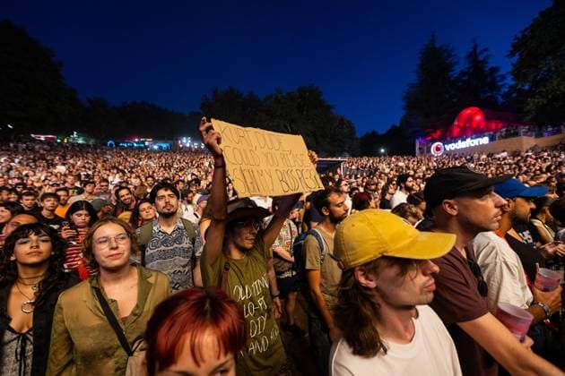 Kurt Vile & The Violators - Vodafone Paredes de Coura 2026 - 13 Aug 2026 Festivalgoers seen during the performance of Kurt Vile & The Violators at Vodafone Paredes de Coura. Paredes de Coura Portugal Copyright: xDiogoxBaptistax xSOPAxImagesx DB_KurtVile20260813PDC_011