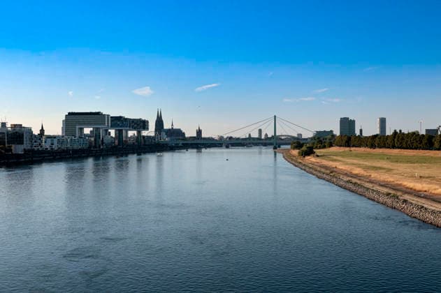 Due to historically low water levels in the Rhine, logistics have been severely disrupted. This is creating challenges and consequences for everyday life. There is a risk that transport routes along the Rhine will be cut off. Consumer costs are rising for food, fuel, and other goods due to increased transportation Foto:xR.xSchmiegeltx xFuturexImagex neidrigwasser_6803