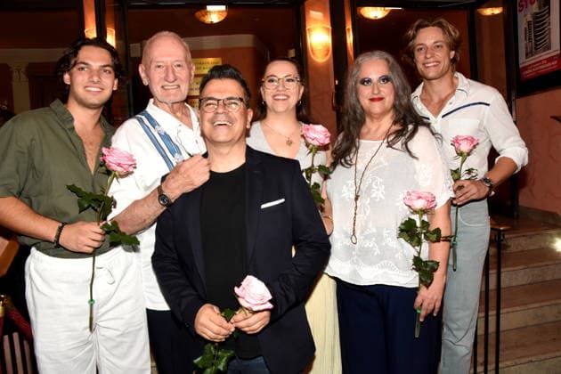 Cast: Lysander—Valentin Schmidt; Sepp Schauer; Sandro Luzzu; Hermia—Magdalena Echter; Lipa Majstrovic; Richard Fouqueau; Munich, August 13, 2029; Bayerischer Hof; Comedy; Premiere; A Totally Crazy Midsummer Night s Dream; Photo: Munich