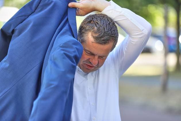 Halle an der Saale, Saxony-Anhalt, Germany, August 14, 2026: State Premier Visits ProCurand Care Facility; Sven Schulze (CDU) Arrives and Puts on His Jacket Copyright: xdtsxNachrichtenagenturx dts_130118