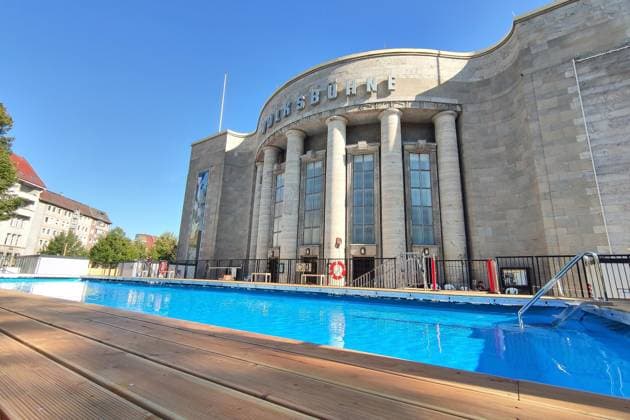 Berlin, Germany, August 14, 2026 Public swimming area in front of the Berlin Volksbühne Copyright: xdtsxNachrichtenagenturx dts_130125
