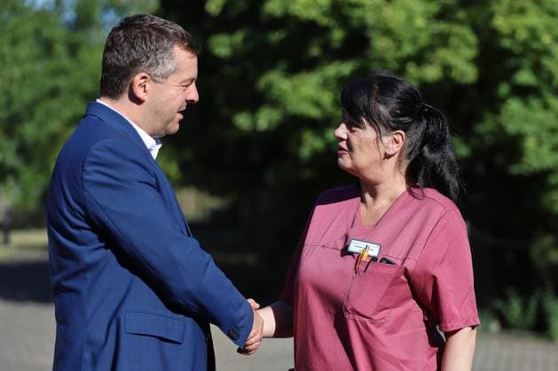 Halle-Saale, Saxony-Anhalt, Germany, August 14, 2026: State Premier Visits ProCurand Care Facility; Sven Schulze (CDU) Speaks with Caregiver Simone Copyright: xdtsxNachrichtenagenturx dts_130128