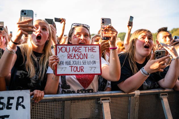 Sombr live at Syd For Solen 2026 Copenhagen, Denmark. 13th, August 2026. Festival goers seen at a live concert with the American singer and songwriter Sombr at the Danish music festival Syd For Solen 2026 in Copenhagen. Denmark, Copenhagen  Copyright: xGonzalesxPhoto RolfxMeldgaardx