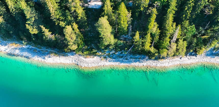 Weather Feature, Morning Stillness at Eibsee. Nestled below the Zugspitze near Copyright: x xonw-imagesx xMariusxBullingx