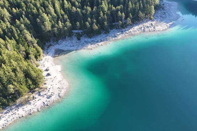 Weather Feature, Morning Stillness at Eibsee. Nestled below the Zugspitze near Copyright: x xonw-imagesx xMariusxBullingx