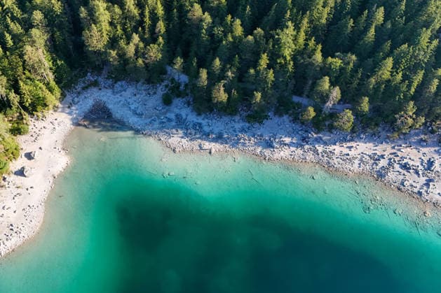 Weather Feature, Morning Stillness at Eibsee. Nestled below the Zugspitze near Copyright: x xonw-imagesx xMariusxBullingx