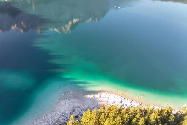 Weather Feature, Morning Stillness at Eibsee. Nestled below the Zugspitze near Copyright: x xonw-imagesx xMariusxBullingx
