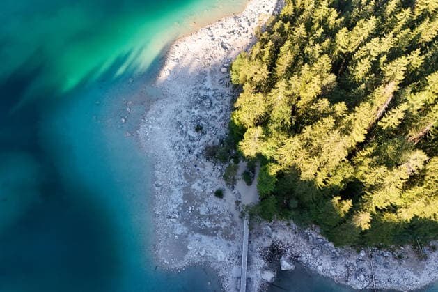Weather Feature, Morning Stillness at Eibsee. Nestled below the Zugspitze near Copyright: x xonw-imagesx xMariusxBullingx