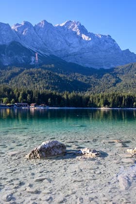 Weather Feature, Morning Stillness at Eibsee. Nestled below the Zugspitze near Grainau, close to Garmisch- Copyright: x xonw-imagesx xMariusxBullingx