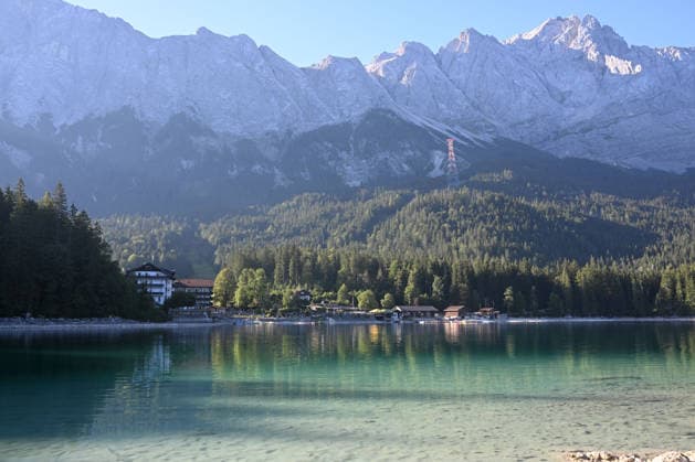 Weather Feature, Morning Stillness at Eibsee. Nestled below the Zugspitze near Grainau, close to Garmisch- Copyright: x xonw-imagesx xMariusxBullingx