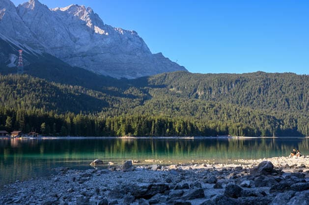 Weather Feature, Morning Stillness at Eibsee. Nestled below the Zugspitze near Grainau, close to Garmisch- Copyright: x xonw-imagesx xMariusxBullingx
