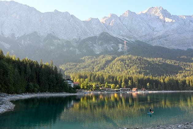 Weather Feature, Morning Stillness at Eibsee. Nestled below the Zugspitze near Grainau, close to Garmisch- Copyright: x xonw-imagesx xMariusxBullingx