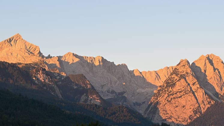Weather Feature, Morning Stillness at Eibsee. Nestled below the Zugspitze near Grainau, close to Garmisch- Copyright: x xonw-imagesx xMariusxBullingx