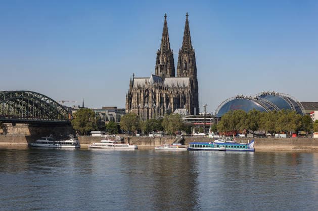 View from Cologne-Deutz: Cologne Cathedral, St. Peter’s Cathedral in the city center, the Hohenzollern Bridge on the left, and the Musical Dome on the right. In the foreground, the Rhine and Cologne Cathedral on August 14, 2026, in Cologne, Germany