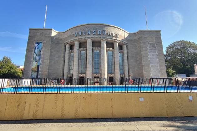 Berlin, Germany, August 14, 2026 Public swimming area in front of the Berlin Volksbühne Copyright: xdtsxNachrichtenagenturx dts_130159