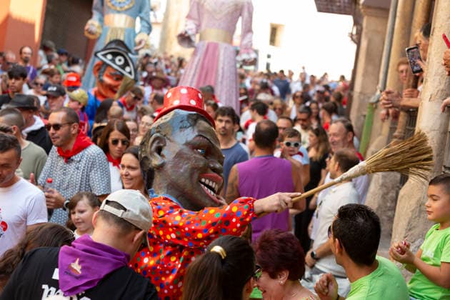 August 14, 2026, Peo±Afiel, Valladolid, USA: A procession â€oeDesfile de Gigantes y Cabezudos†marks the official opening of the Fiestas de Nuestra Seo±ora y San Roque in Peo±afiel, Spain on Friday, August 14, 2026. The â€oeGigante†figures represent archetypal kings and queens of Castile. The annual festival, taking place this year on August 14-18, includes traditional processions, bullfighting and and musical events. represent archetypal kings and queens of Castile. The annual festival, taking place this year on August 14-18, includes traditional processions, bullfighting and and musical events. Peo±Afiel USA - ZUMAg235 20260814_zap_g235_019 Copyright: xPaulxChristianxGordonx