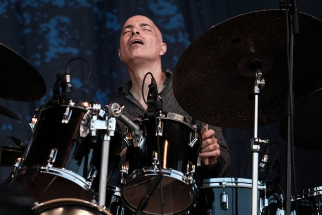 August 13, 2026, Williamscot, Oxfordshire, United Kingdom: Asaf Sirkis, Israeli jazz drummer, composer and educator of English progressive rock band Soft Machine performs live on stage at Fairport Convention s Cropredy festival. The jazz-rock band was formed during 1966 in Canterbury, Kent. The current line-up consists of guitarist John Etheridge, multi-instrumentalist Theo Travis, bassist Fred Thelonious Baker and drummer Asaf Sirk. Williamscot United Kingdom - ZUMAs197 20260813_aaa_s197_273 Copyright: xDawnxFletcher-Parkx