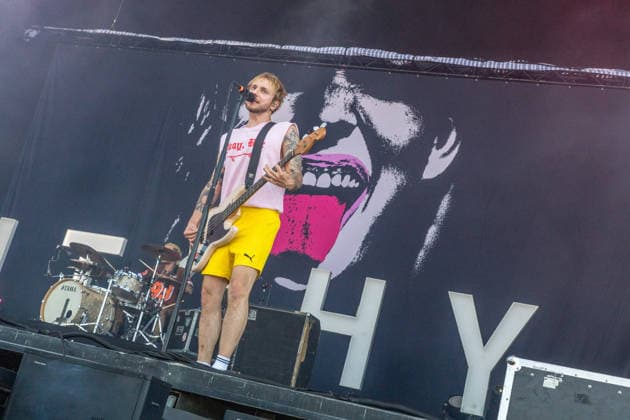 Day One at Highfield 2026, the band Itchy kicks off the festival at Störmthaler See near Leipzig Vocals, guitar, electric bass: Sibbi Sebastian Hafner Vocals, electric bass, guitar: Panzer Daniel Friedl Drums, vocals: Max Max Zimmer Since 2011: Highfield 2026 Itchy