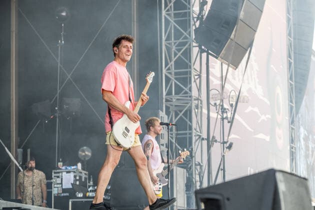 Day One at Highfield 2026, the band Itchy kicks off the festival at Störmthaler See near Leipzig Vocals, guitar, electric bass: Sibbi Sebastian Hafner Vocals, electric bass, guitar: Panzer Daniel Friedl Drums, vocals: Max Max Zimmer Since 2011: Highfield 2026 Itchy