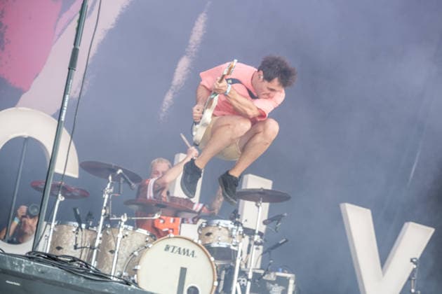 Day One at Highfield 2026, the band Itchy kicks off the festival at Störmthaler See near Leipzig Vocals, guitar, electric bass: Sibbi Sebastian Hafner Vocals, electric bass, guitar: Panzer Daniel Friedl Drums, vocals: Max Max Zimmer Since 2011: Highfield 2026 Itchy