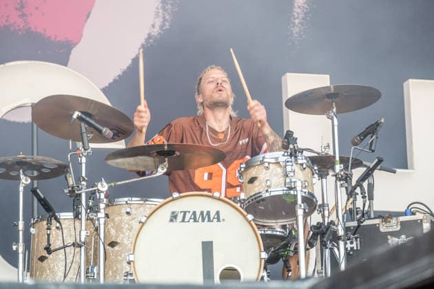 Day One at Highfield 2026, the band Itchy kicks off the festival at Störmthaler See near Leipzig Vocals, guitar, electric bass: Sibbi Sebastian Hafner Vocals, electric bass, guitar: Panzer Daniel Friedl Drums, vocals: Max Max Zimmer Since 2011: Highfield 2026 Itchy