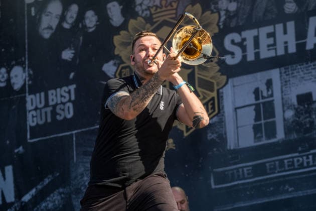 The German punk rock band Sondaschule on the Main Stage at Highfield 2026: Vocals: Costa Cannabis; Tim Kleinrensing: Guitar, Vocals: Chemokeule, Mirko Klautmann; Bass: Matthias Richter (since 2013); Trombone: Chris Altmann (since 2006); Guitar: Phillip FaF Pfaff (since 2022); Highfield 2026, Day 1: Sondaschule