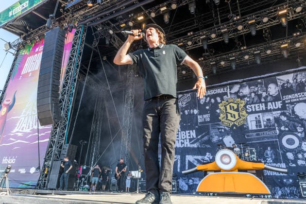 The German punk rock band Sondaschule on the Main Stage at Highfield 2026: Vocals: Costa Cannabis; Tim Kleinrensing: Guitar, Vocals: Chemokeule, Mirko Klautmann; Bass: Matthias Richter (since 2013); Trombone: Chris Altmann (since 2006); Guitar: Phillip FaF Pfaff (since 2022); Highfield 2026; Sondaschule