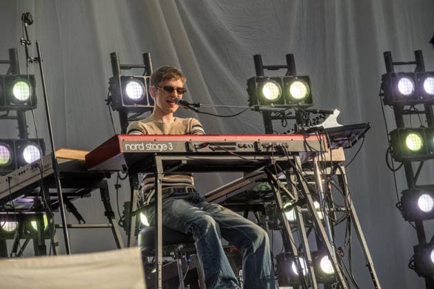 The indie pop band Giant Rooks: Vocals, guitar, percussion: Frederik Rabe; guitar: Finn Schwieters; drums: Finn Thomas; synthesizer, piano: Jonathan Wischniowski; electric bass: Luca Göttner at Highfield 2026. Highfield 2026, Day 1: Giant Rooks