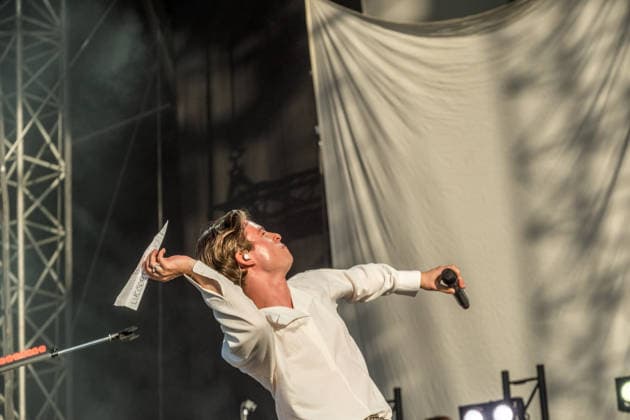 The indie pop band Giant Rooks: Vocals, guitar, percussion: Frederik Rabe; guitar: Finn Schwieters; drums: Finn Thomas; synthesizer, piano: Jonathan Wischniowski; electric bass: Luca Göttner at Highfield 2026. Highfield 2026, Day 1: Giant Rooks
