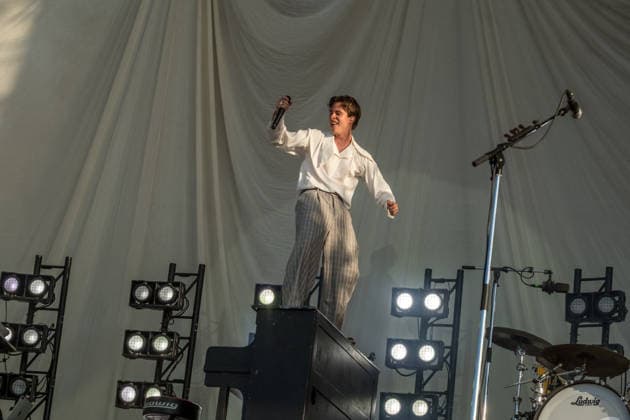 The indie pop band Giant Rooks: Vocals, guitar, percussion: Frederik Rabe; guitar: Finn Schwieters; drums: Finn Thomas; synthesizer, piano: Jonathan Wischniowski; electric bass: Luca Göttner at Highfield 2026. Highfield 2026, Day 1: Giant Rooks