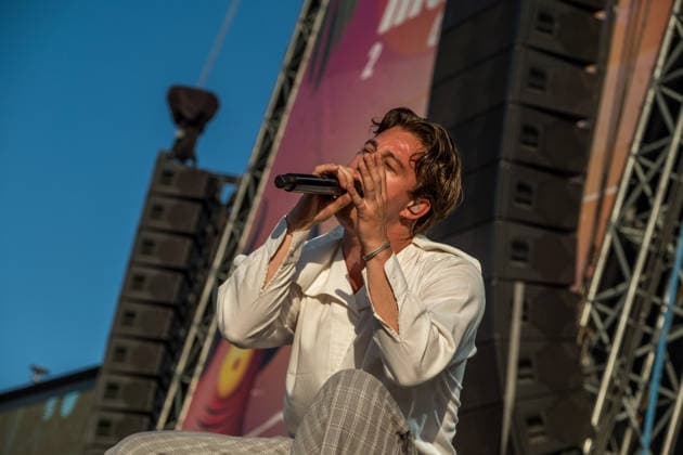 The indie pop band Giant Rooks: Vocals, guitar, percussion: Frederik Rabe; guitar: Finn Schwieters; drums: Finn Thomas; synthesizer, piano: Jonathan Wischniowski; electric bass: Luca Göttner at Highfield 2026. Highfield 2026, Day 1: Giant Rooks
