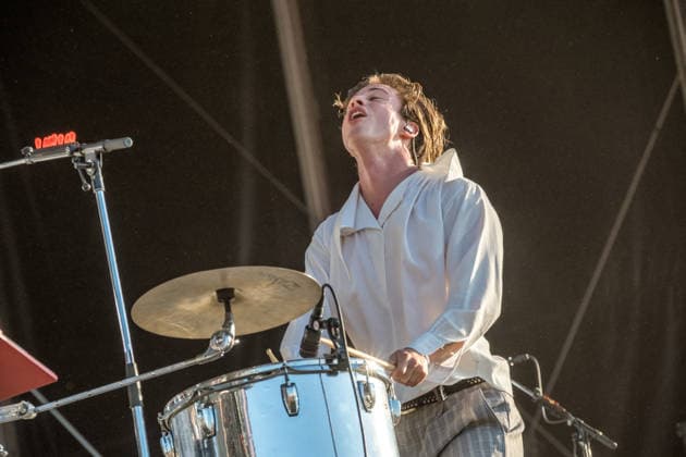 The indie pop band Giant Rooks: Vocals, guitar, percussion: Frederik Rabe; guitar: Finn Schwieters; drums: Finn Thomas; synthesizer, piano: Jonathan Wischniowski; electric bass: Luca Göttner at Highfield 2026. Highfield 2026, Day 1: Giant Rooks